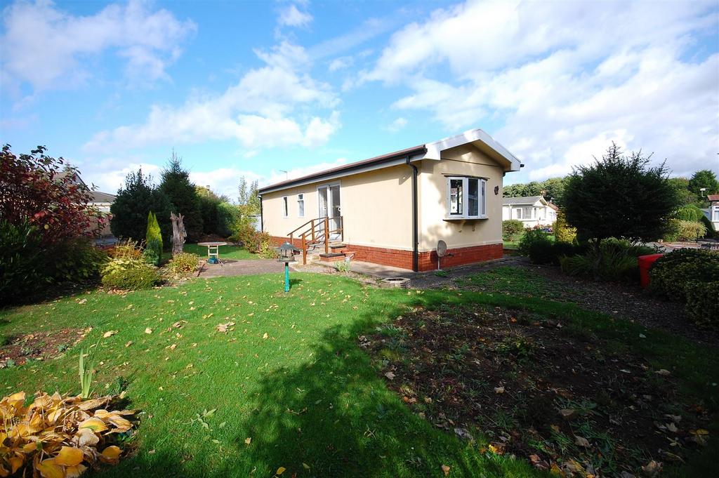 2newfielddrive GARDEN.JPG