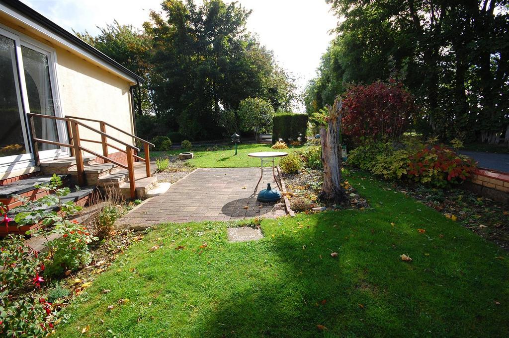 2newfielddrive GARDEN3.JPG