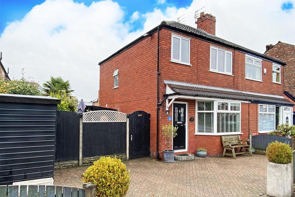St Andrews Avenue, Timperley 3 bed semidetached house £400,000