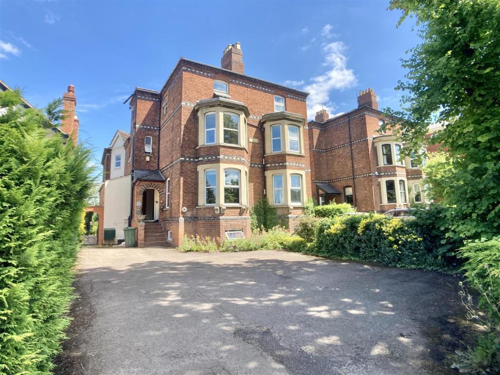 Barnwood Road, Gloucester 6 bed semidetached house for sale £575,000