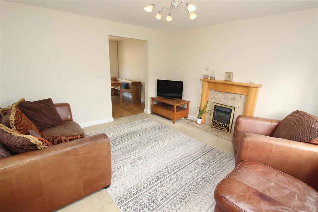 Bramblewood Close, Chirk Bank 4 bed detached house £325,000