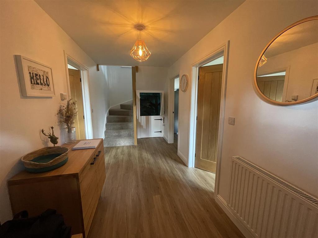 Weston, Honiton 4 bed detached house £1,950 pcm (£450 pw)