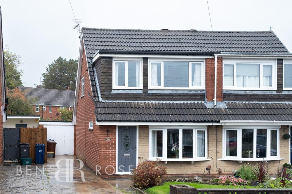 Larchwood Crescent, Leyland 3 bed semidetached house £160,000