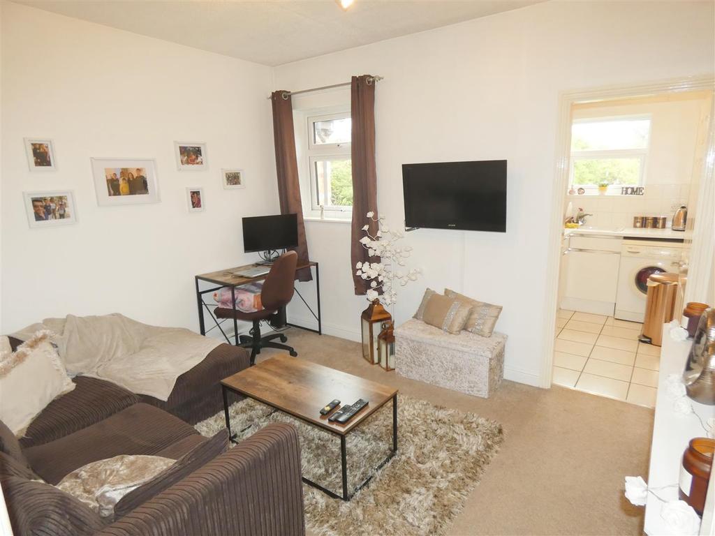 Park Lane, Sandbach 1 bed flat £115,000