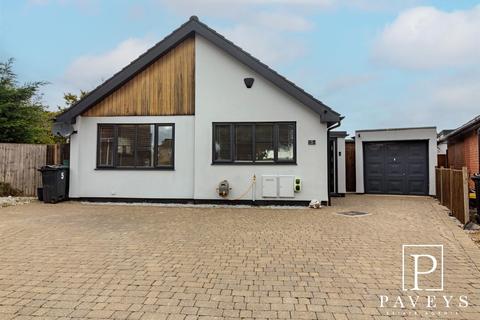 4 bedroom detached bungalow for sale - Blanchard Close, Kirby Cross, Frinton-On-Sea