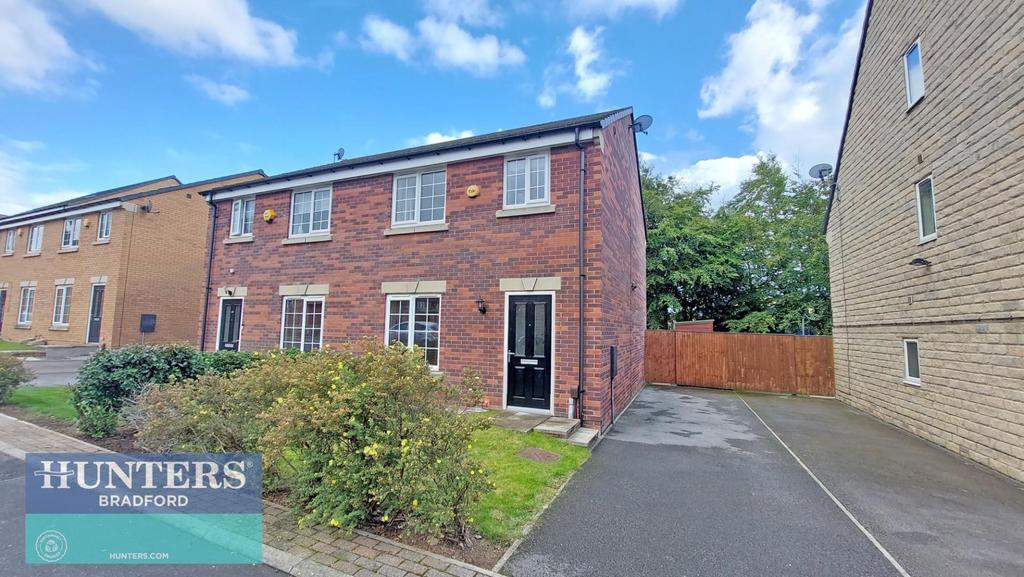 Newhall Park Drive, Bradford 3 bed semidetached house £180,000