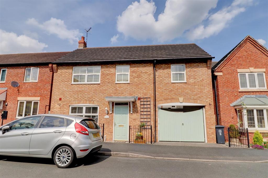Hill View, StratforduponAvon 4 bed detached house £1,500 pcm (£346 pw)