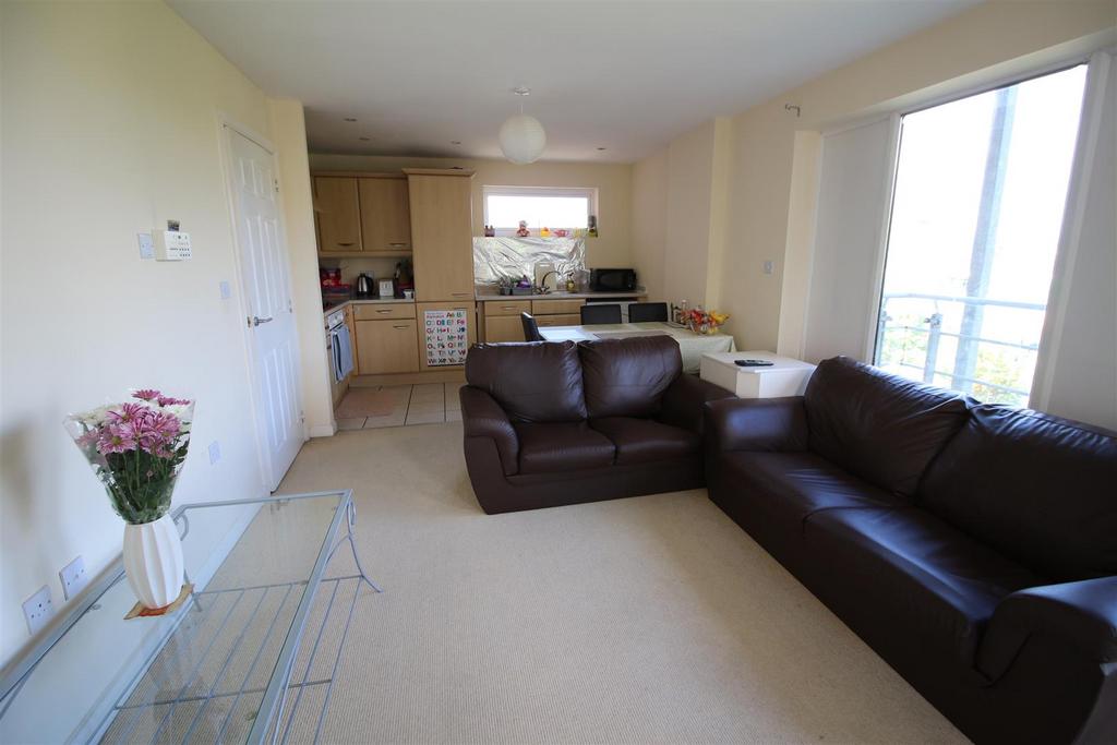 Forty Lane, Wembley 2 bed flat to rent £2,100 pcm (£485 pw)