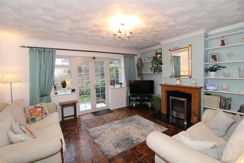Farm Close, Seaford 4 bed semidetached house £460,000