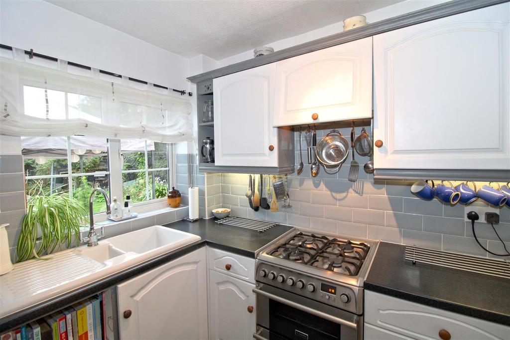 Farm Close, Seaford 4 bed semidetached house £460,000