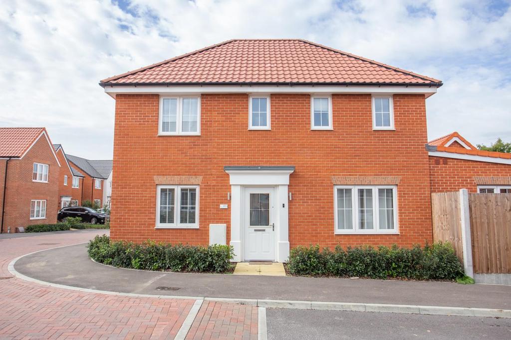 Mexborough Square, Aylesham 3 bed detached house £375,000