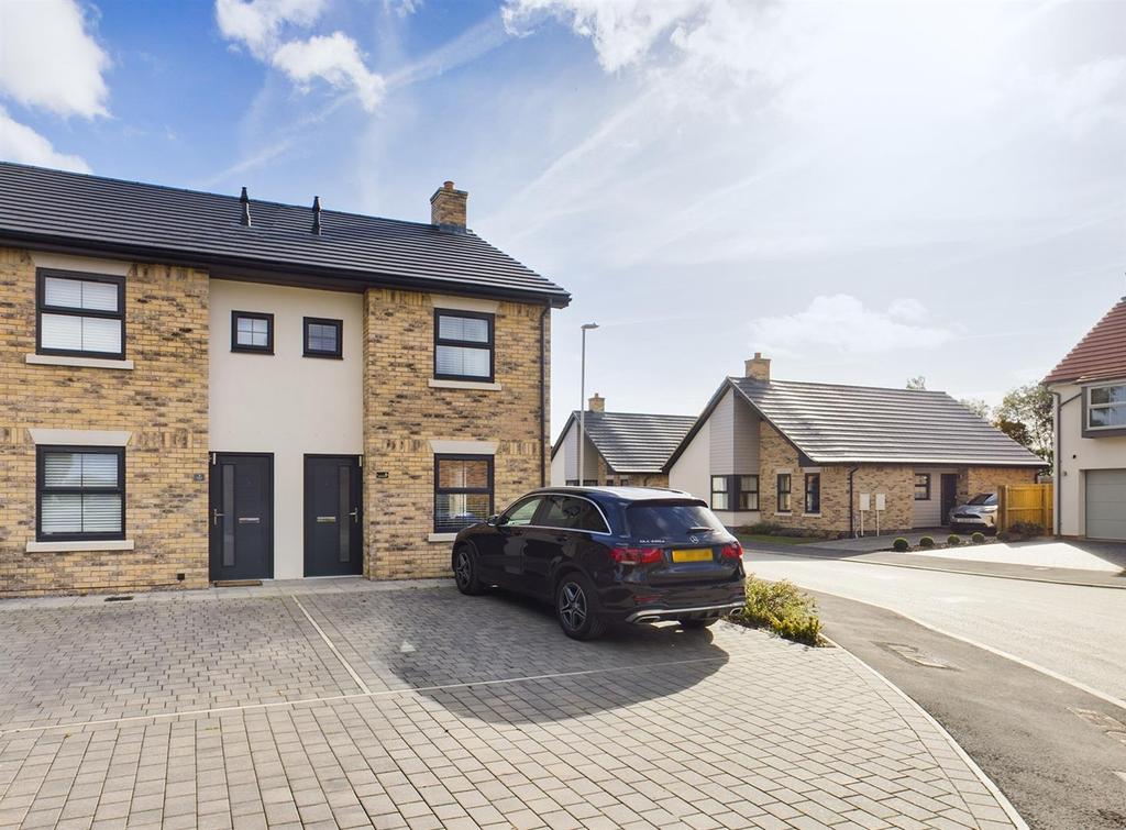 Cavendish Drive, Market Weighton, York 2 bed semidetached house £180,000