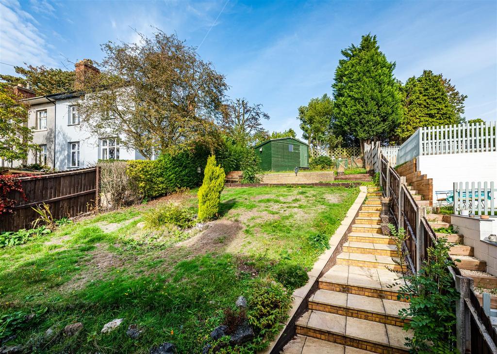 26 Vicarage Road, Penn, Wolverhampton 3 bed semidetached house £299,950