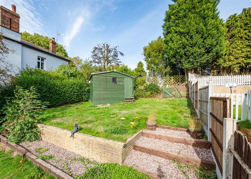 26 Vicarage Road, Penn, Wolverhampton 3 bed semidetached house £299,950