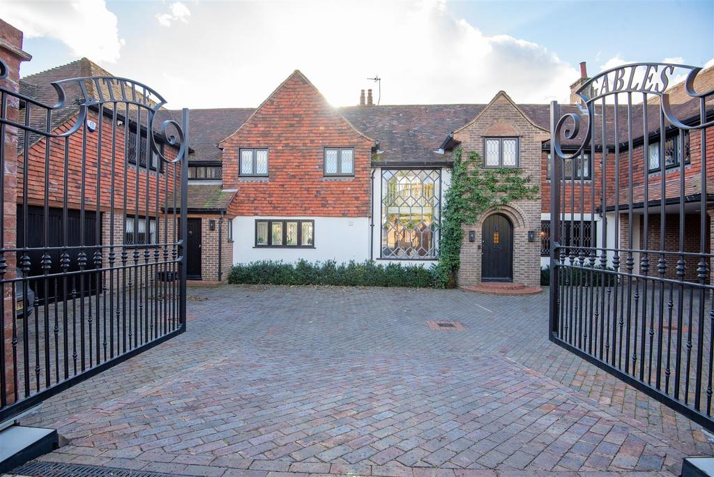 Dyke Road Avenue, Hove 6 bed detached house £6,000 pcm (£1,385 pw)