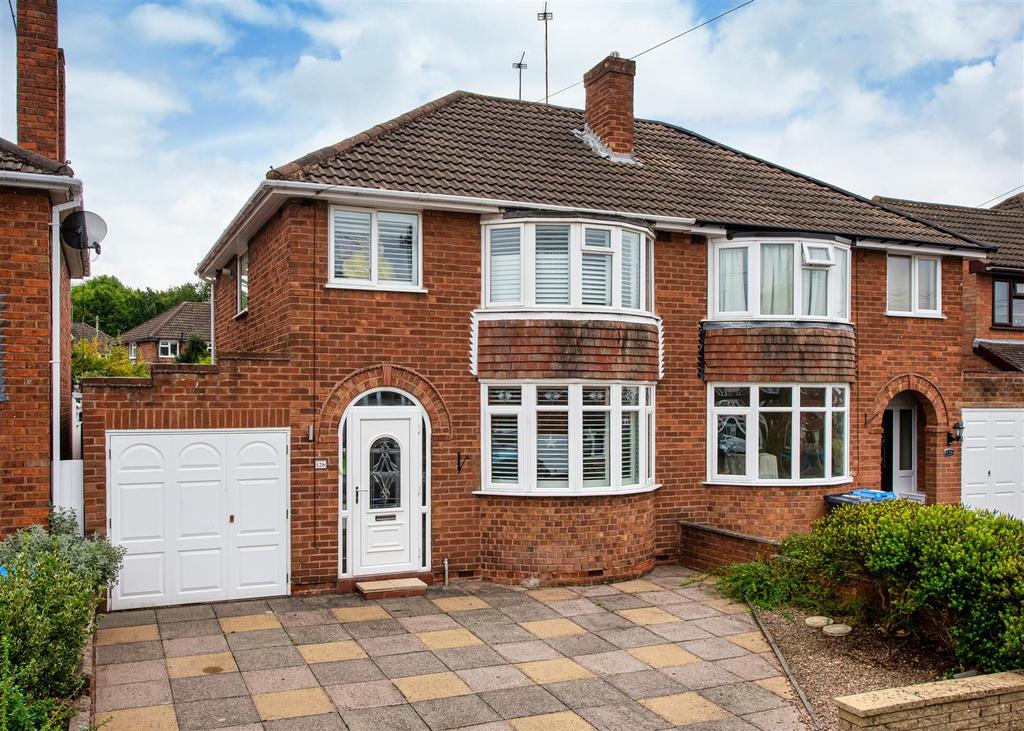 Wombourne Park, Wombourne, Wolverhampton 3 bed semidetached house £