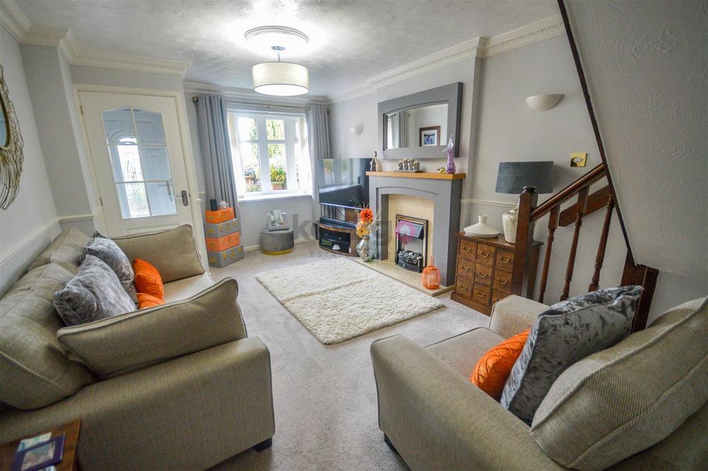 Hartland Drive, Sothall, Sheffield, S20 3 bed semidetached house £
