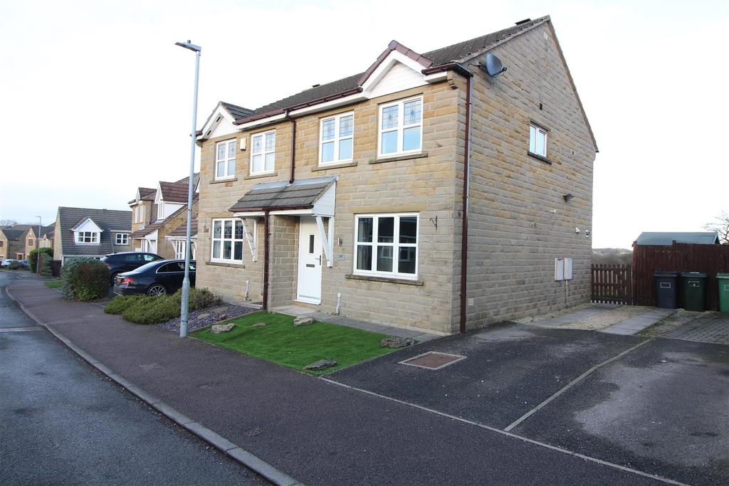 Hawthorne Way, Shelley, Huddersfield... 3 bed semidetached house £