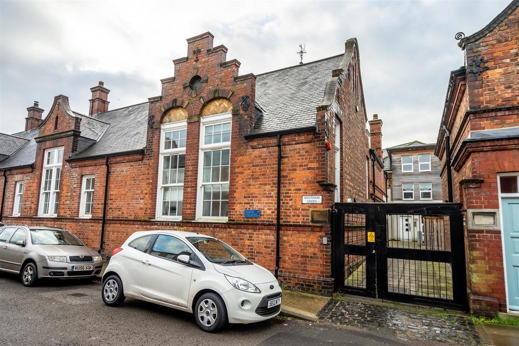 Bootham Green, York, YO30 7EJ 2 bed townhouse £995 pcm (£230 pw)