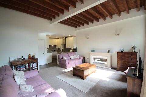 2 bedroom apartment for sale - Beestonley Lane, Barkisland HX4