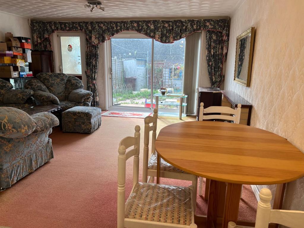 Lime Close, South Ockendon 3 bed terraced house £1,150 pcm (£265 pw)