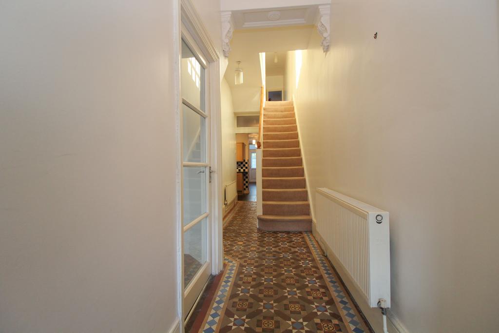 Sidney Road, Forest Gate E7 4 bed terraced house £2,395 pcm (£553 pw)