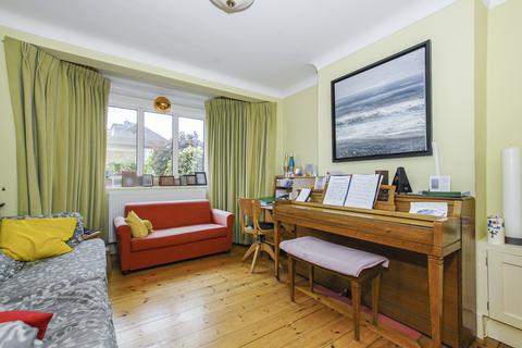 93 Lock Road, Richmond, TW10 7LL