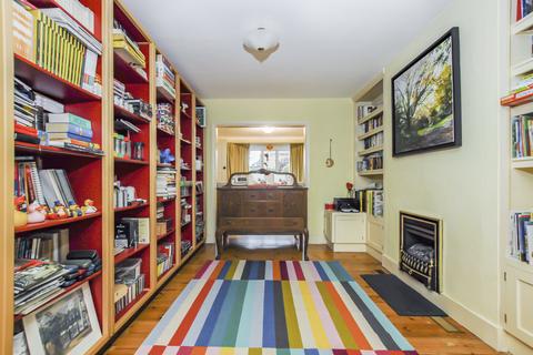 93 Lock Road, Richmond, TW10 7LL