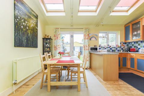93 Lock Road, Richmond, TW10 7LL
