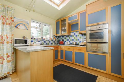 93 Lock Road, Richmond, TW10 7LL