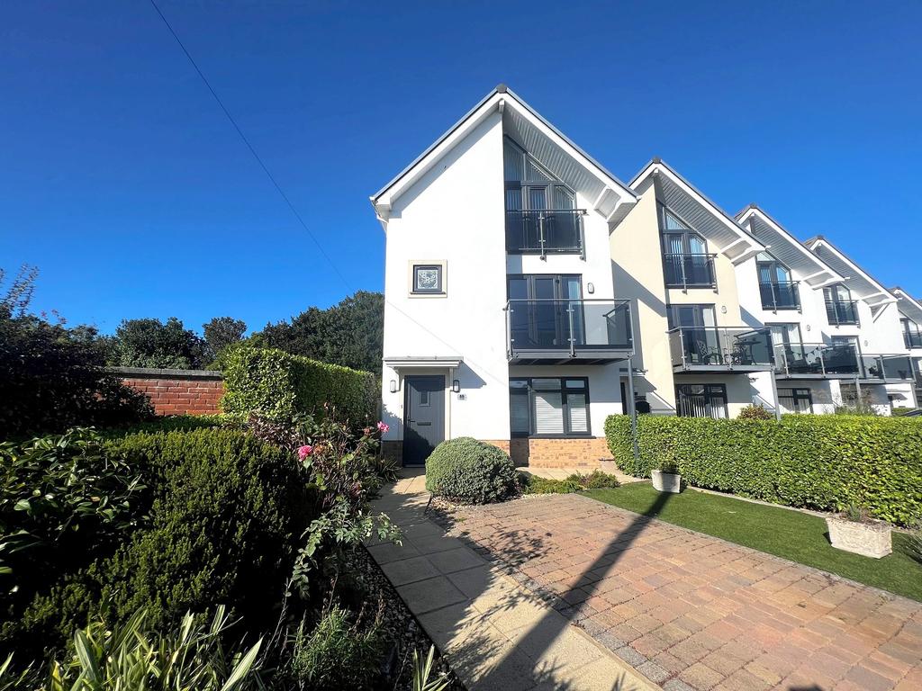 Sea Road, Barton On Sea, New Milton... 4 bed end of terrace house £