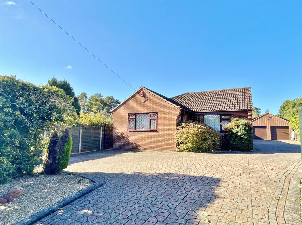 Manor Road, Verwood, Dorset, BH31 3 bed bungalow for sale £525,000