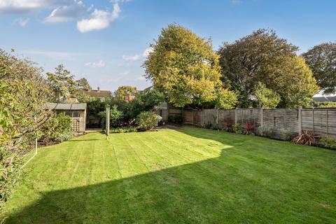 4 bedroom detached house to rent, Esher Avenue, Walton-On-Thames, KT12