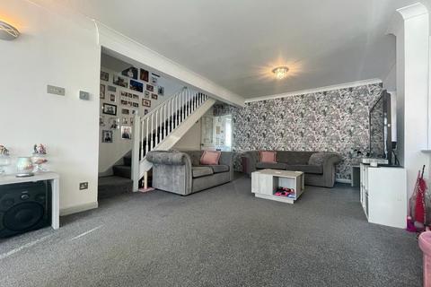 4 bedroom detached house for sale - Harvest Road, Canvey Island,SS8