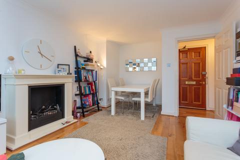 32/3 St. Bernards Crescent, Edinburgh, EH4 1NS