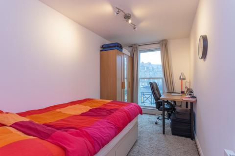 32/3 St. Bernards Crescent, Edinburgh, EH4 1NS
