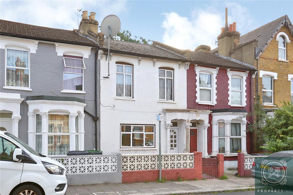 Black Boy Lane, London, N15 5 bed terraced house £3,500 pcm (£808 pw)