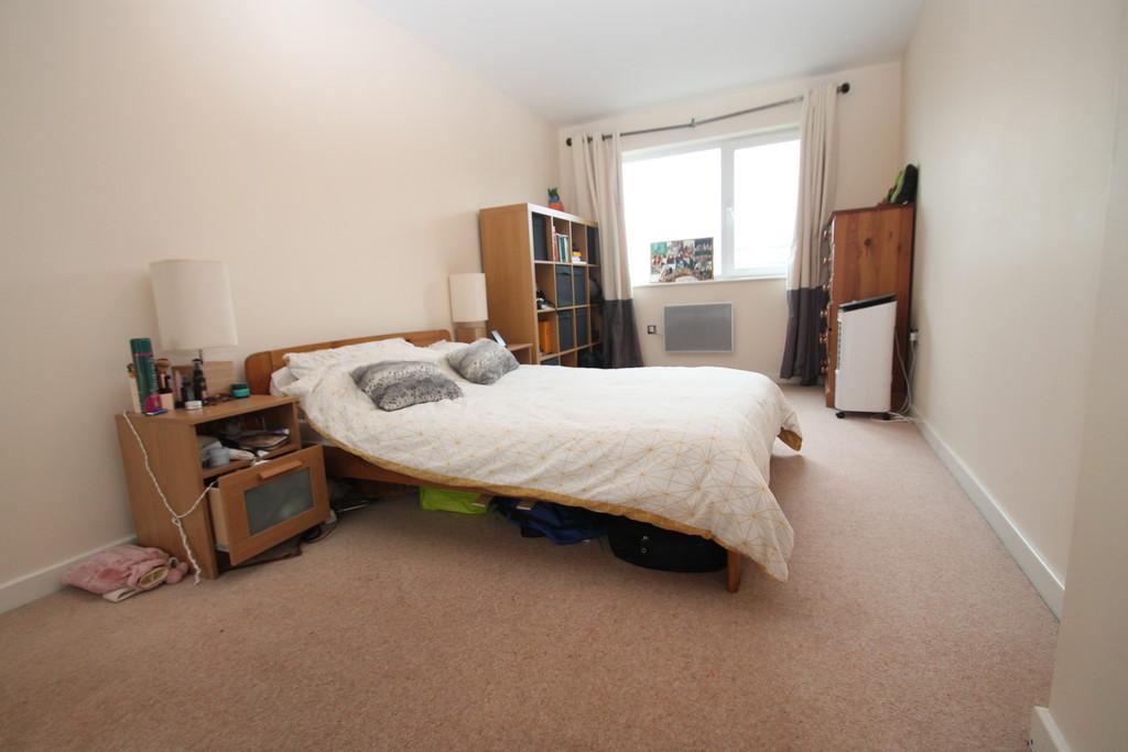 Wells Crescent, Marconi Plaza... 1 bed apartment £195,000