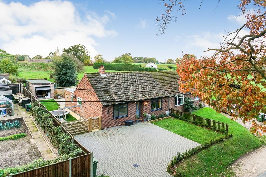 Chandler Road, Stoke Holy Cross, Norwich 3 bed semidetached bungalow