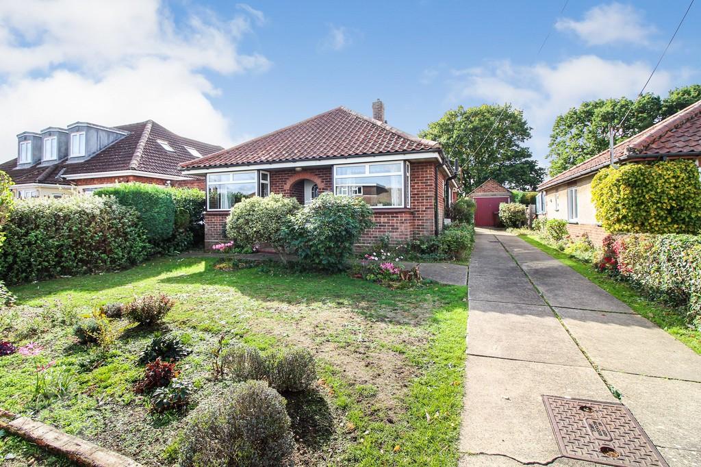 Grove Avenue, New Costessey, Norwich 3 bed detached bungalow £300,000