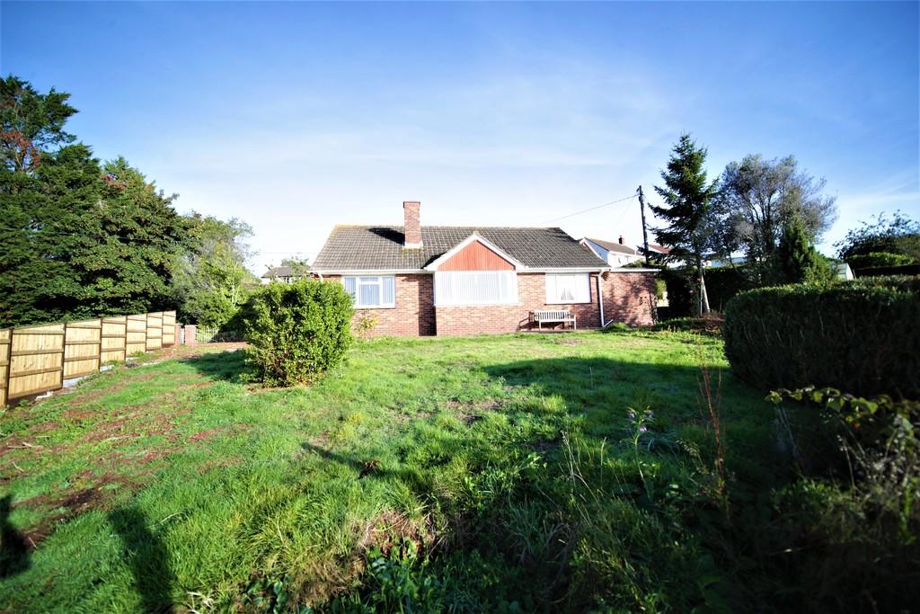 Alexandra Road, Crediton 3 bed detached bungalow for sale £425,000