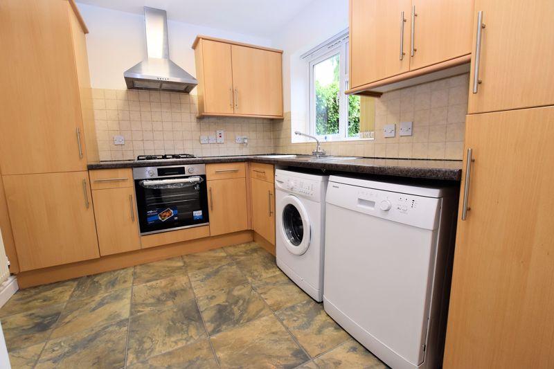 Apsley Road, Oldbury 2 bed flat £795 pcm (£183 pw)