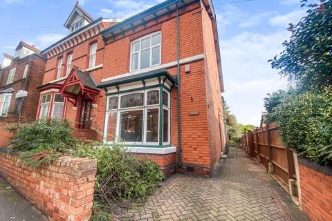 4 bedroom semi-detached house for sale - Hollies Drive, Wednesbury
