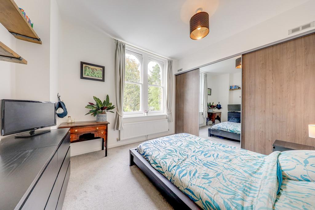 Westbourne Drive, Forest Hill, London, SE23 2 bed flat £399,950