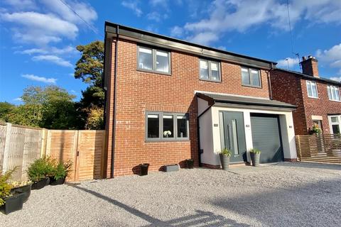 4 bedroom detached house for sale - Delamere Drive, Macclesfield