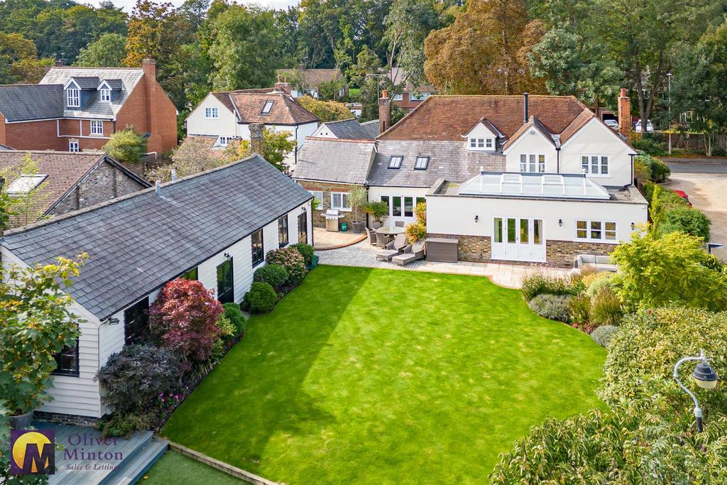 Hoddesdon Road, Stanstead Abbotts 5 bed detached house for sale £