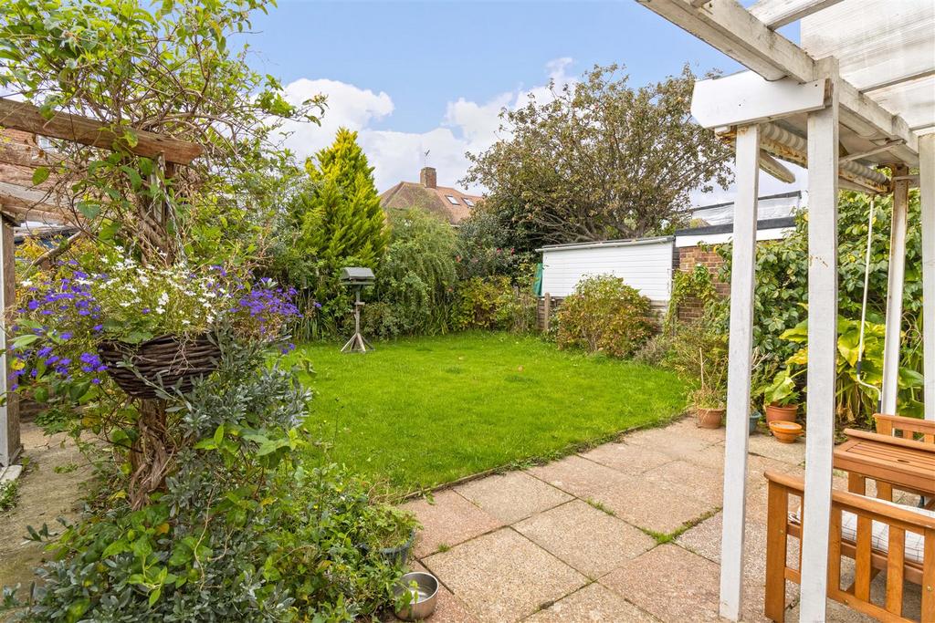 Nutley Crescent, GoringBySea, Worthing 2 bed detached bungalow £500,000