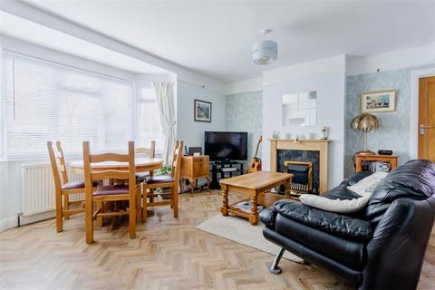 28 Chesham Close, Goring By Sea, Worthing, BN12 4BJ