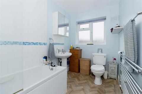 28 Chesham Close, Goring By Sea, Worthing, BN12 4BJ