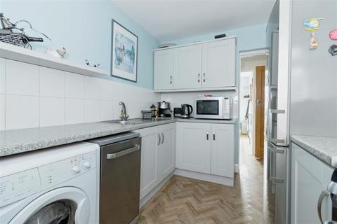 28 Chesham Close, Goring By Sea, Worthing, BN12 4BJ